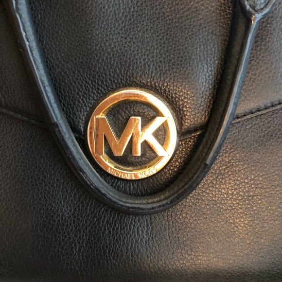 SOLD- Michael Kors large Hudson bag - Picture 7 of 8